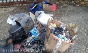 Viterbo - Strada S. Quirico discarica a cielo aperto