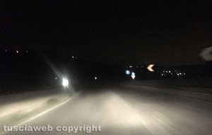 Cassia Bis - Strisce che dividono la carreggiata poco visibili