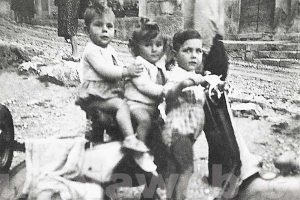 Sipicciano - Tre amichetti in Vespa nel '49