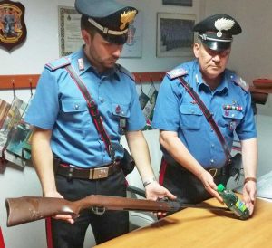 Civitavecchia - Il materiale sequestrato all'uomo che ha dato fuoco al camion