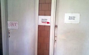 Viterbo - I bagni al cimitero San Lazzaro