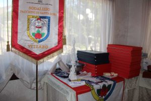 Le targhe consegnate e un bozzetto di Gloria