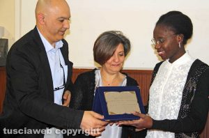 Viterbo - Buratti - Premio bontà - Alessandra con Salvatore e Paola Centamore