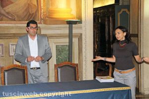 Viterbo - Tour operator francesi a palazzo dei Priori - L'assessore Barelli