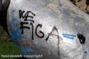 Valle Faul - "Il Risveglio" imbrattato dai vandali