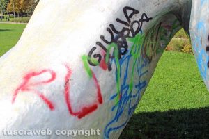 Valle Faul - "Il Risveglio" imbrattato dai vandali