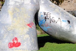 Valle Faul - "Il Risveglio" imbrattato dai vandali