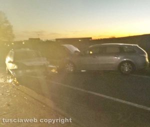 Viterbo - Scontro fra auto sulla Teverina, tre feriti