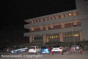 Ospedale di Belcolle - La palazzina di malattie infettive - Un'auto della polizia