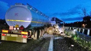Tarquinia - Schianto tra tir sull'A12