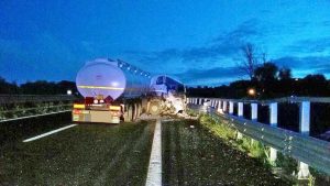Tarquinia - Schianto tra tir sull'A12