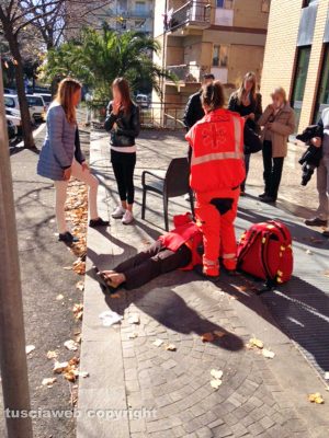 Viterbo - Donna cade e si frattura il naso