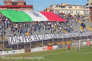 Sport - Calcio - Viterbese - La coreografia della curva Nord
