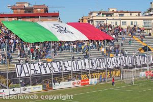 Sport - Calcio - Viterbese - La curva gialloblù