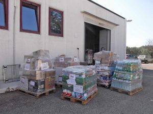 Viterbo - I generi di prima necessità donati alla Cri per Amatrice