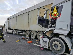 Tarquinia - Tamponamento tra due tir