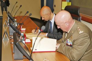 Viterbo - Il generale De Col e rettore Ruggieri