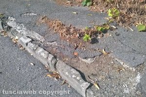 Viterbo - Le strade di Bagnaia nel degrado