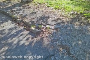 Viterbo - Le strade di Bagnaia nel degrado