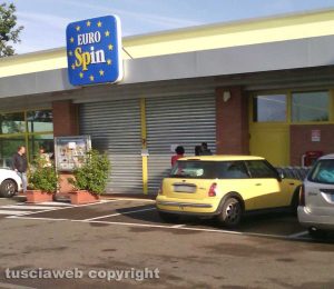 Viterbo - Furto all'Eurospin di Santa Barbara