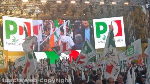 Roma - I viterbesi alla manifestazione del Pd per il sì al referendum costituzionale
