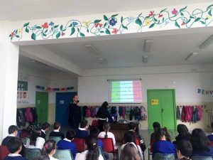 Gli agenti della polizia locale a lezione 