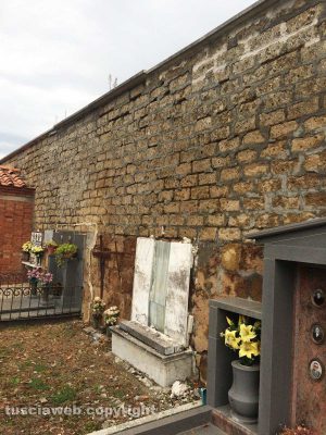 Il cimitero a San Lorenzo Nuovo