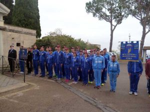 La cerimonia al cimitero di Tarquinia