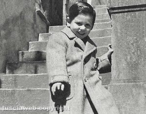 Viterbo - Come eravamo - 1957 - Bambino al palazzetto in via del Gallo
