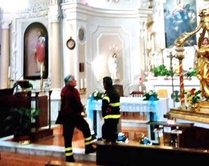Corchiano - I vigili del fuoco nella chiesa di Santa Maria