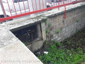 Viterbo - Scuola elementare A. Volta Pilastro - Contatore dell'acqua rotto
