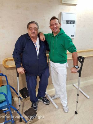 Sandro Gaddi con il personale di Villa Santa Margherita