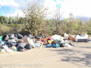 Viterbo - L'isola ecologica fra Strada Quartuccio e Strada Sasso san Pellegrino