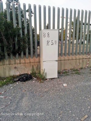 Viterbo - Rifiuti fuori dal tribunale