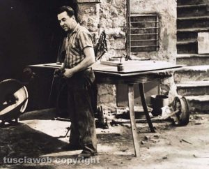 Viterbo - Come eravamo - Fulvio Cappelli nell'officina di in via Faul