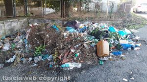 Viterbo - Rifiuti vicino alle Terme