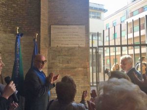 Viterbo - Al Buratti una targa per ricordare Luigi Petroselli