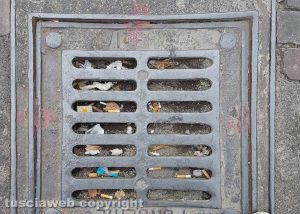 Viterbo - Tombino otturato a Porta Romana