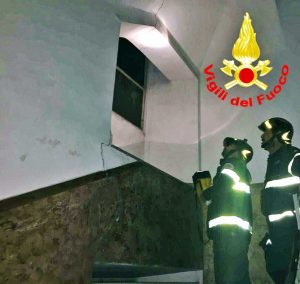 Roma - L'intervento dei pompieri 