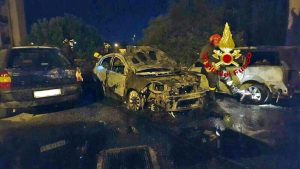 Civitavecchia - Incendio di tre auto