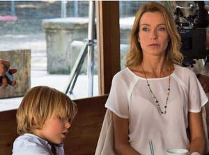 Il piccolo Mattia in una scena con Stefania Rocca 