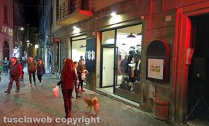 Viterbo - Via Saffi - I nuovi negozi