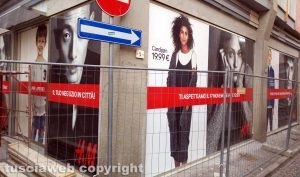 Viterbo - H&M - Le vetrine