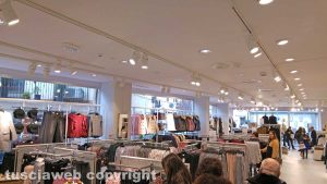 Viterbo - Inaugurazione del negozio di H&m