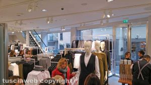 Viterbo - Inaugurazione del negozio di H&m