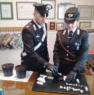 Civitavecchia - Il materiale sequestrato dai carabinieri 