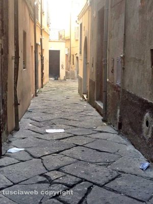 Viterbo - Degrado in via dell'Archetto