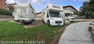 Viterbo - Camper parcheggiati vicino alla Fontana della Sfera