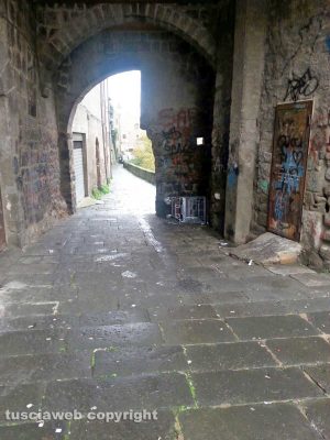 Viterbo - Degrado in via delle Caprarecce