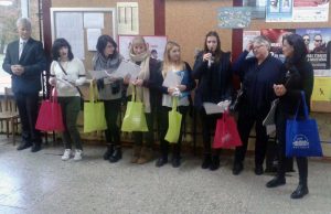Alunni e insegnanti dell'istituto "F. Orioli"